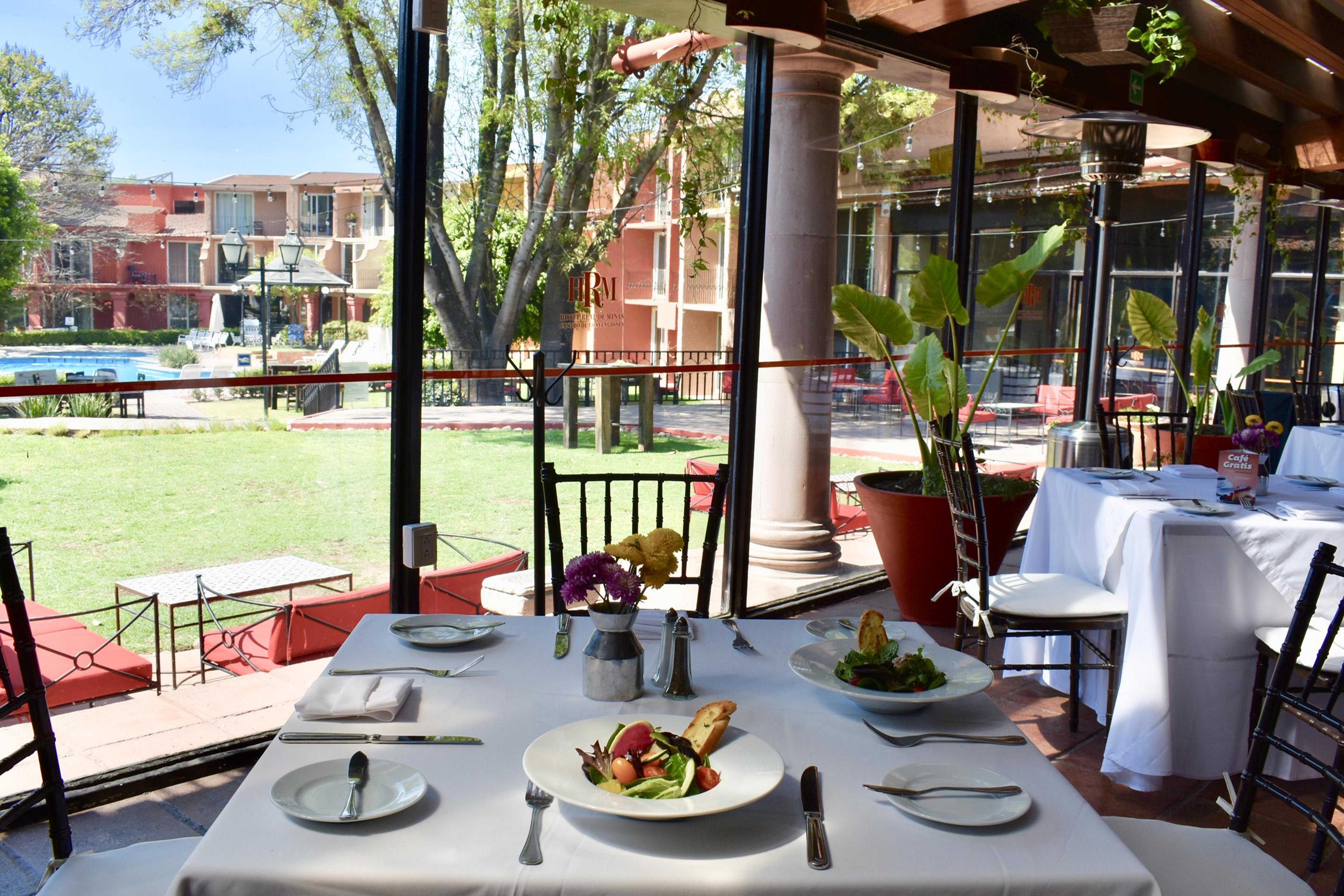 Real De Minas סאן מיגל דה אלנדה מראה חיצוני תמונה Restaurant in San Cristóbal Ecatepec